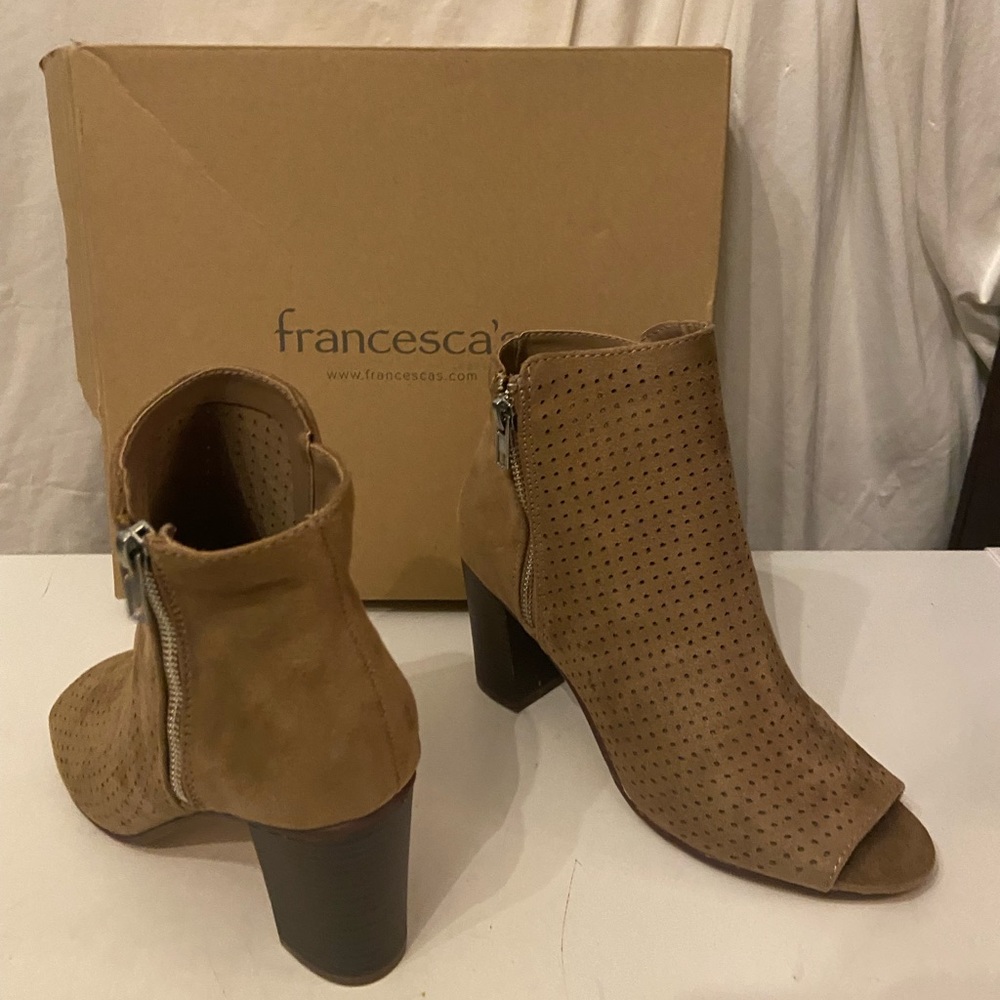 Francescas tan faux suede ankle boots , peep tirs, zip up sides size 8 NWT - Picture 4 of 6